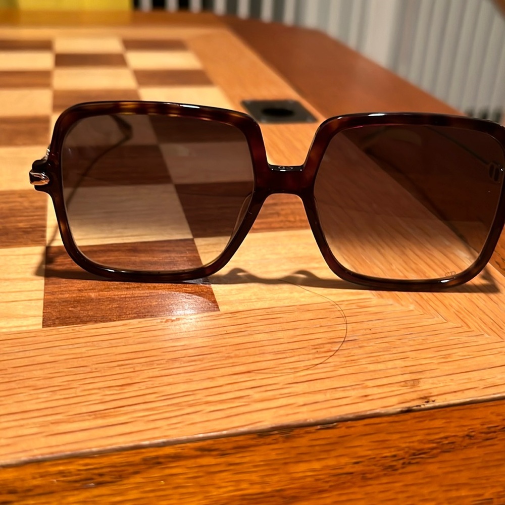 Dior sunglasses like new!